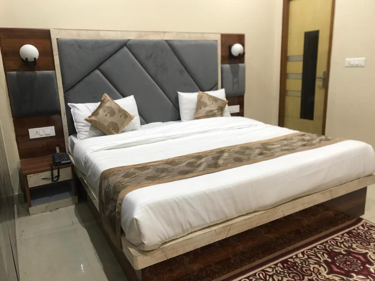 The Sunshine Apartment Agra  Ngoại thất bức ảnh